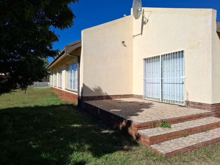 3 Bedroom Property for Sale in Universitas Ridge Free State